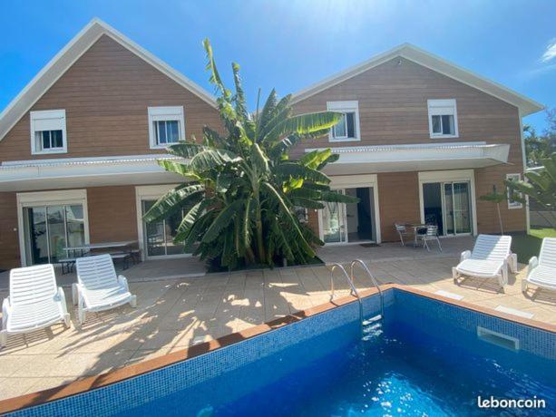 Villa Soleil L'Etang-Sale Exterior photo
